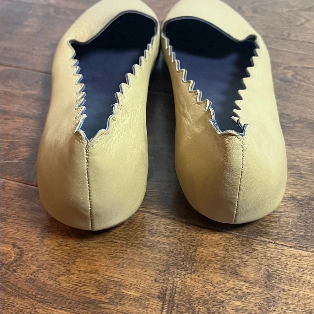 Vaneli Nude/Tan Leather Scalloped Flats, size 11
